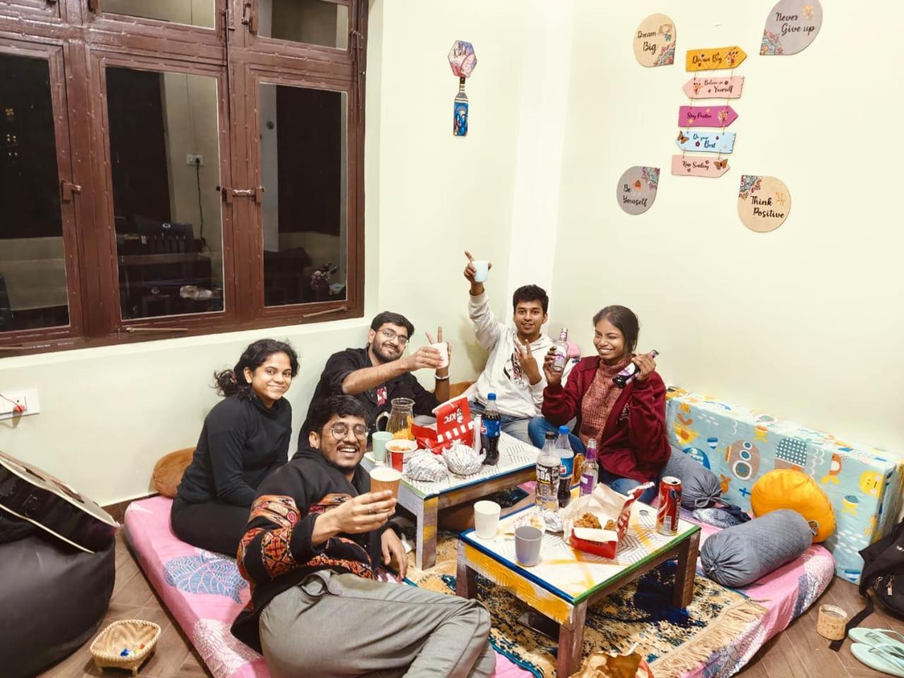 Xtsy Travellers Hostel Shillong Esterno foto